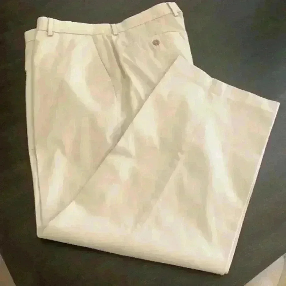 Izod Khakis Pants EUC‎